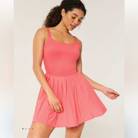 Hollister Dresses & Skirts - HOLLISTER GILLY HICKS ACTIVE PLEATED DRESS